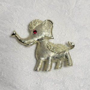 VINTAGE SILVER COLOR ELEPHANT BROOCH WITH RED RHINESTONE EYE